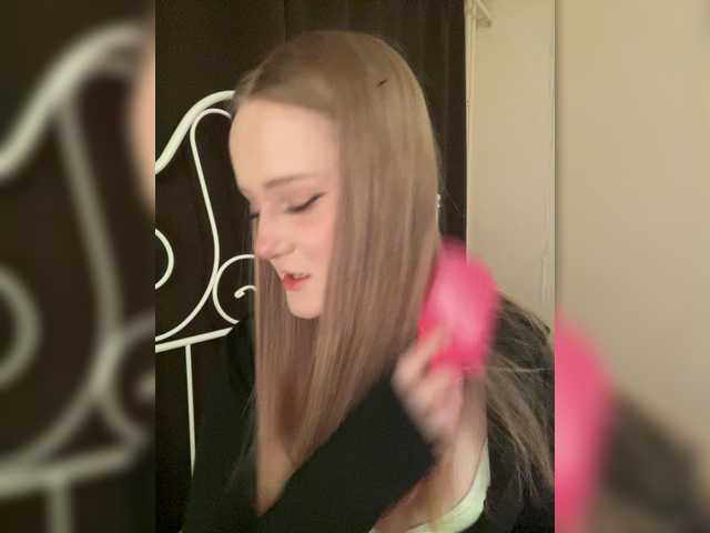 LolaMin's BongaCams show and profile