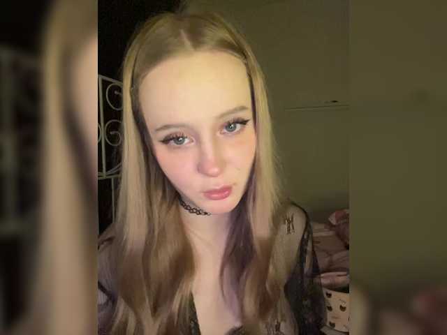 LolaMin's BongaCams show and profile