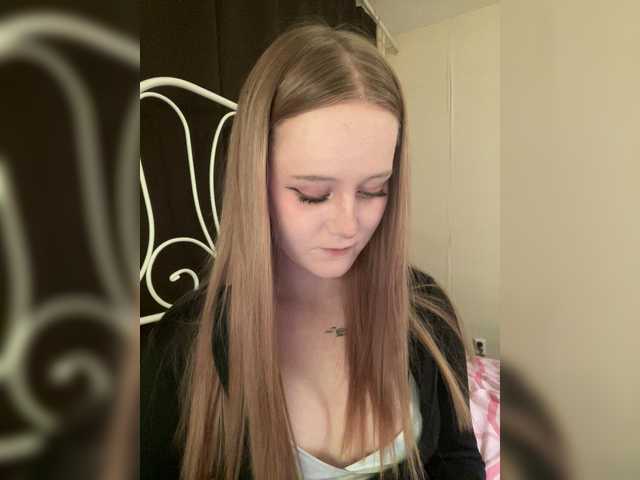 LolaMin's BongaCams show and profile