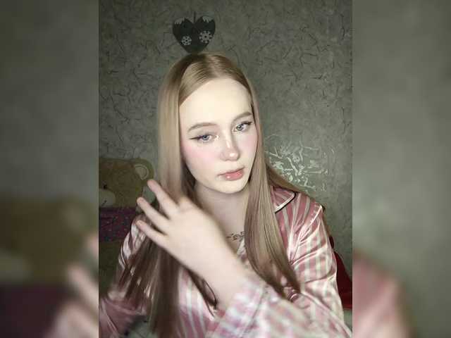 LolaMin from BongaCams