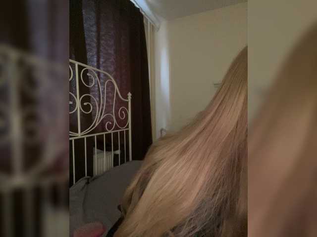 LolaMin's BongaCams show and profile