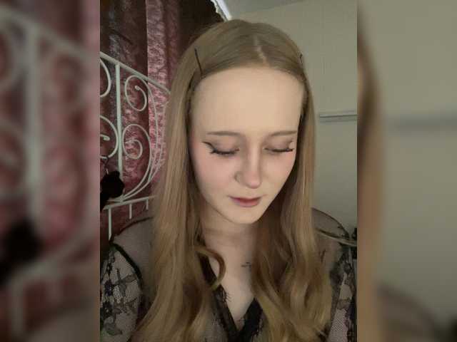 LolaMin's BongaCams show and profile