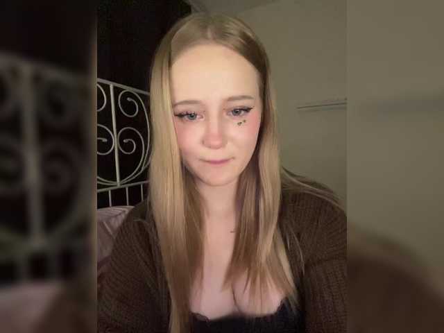 LolaMin's BongaCams show and profile