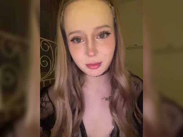 LolaMin's BongaCams show and profile