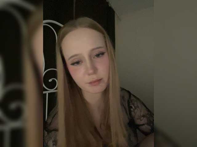 LolaMin's BongaCams show and profile