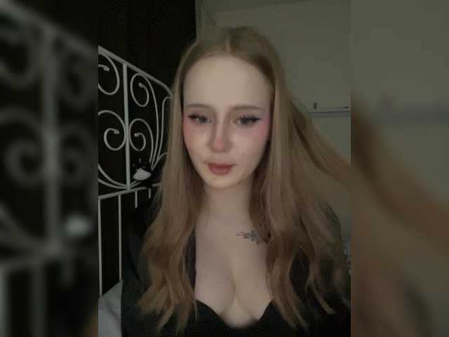 LolaMin's BongaCams show and profile