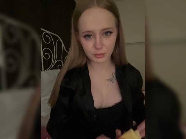 LolaMin's BongaCams show and profile