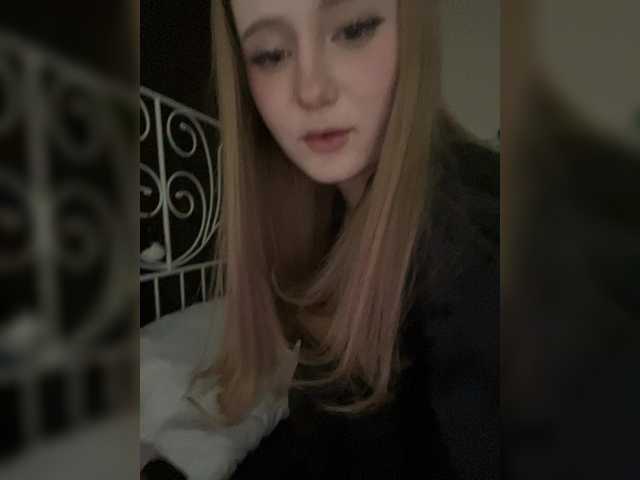 LolaMin's BongaCams show and profile