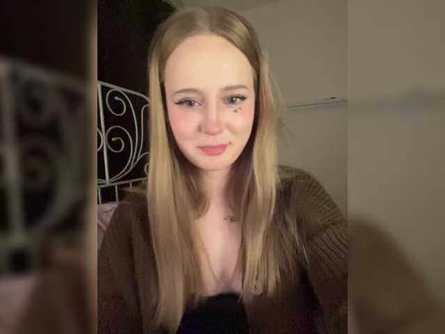 LolaMin's BongaCams show and profile