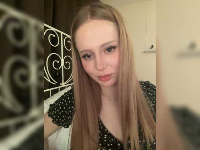 LolaMin's BongaCams show and profile