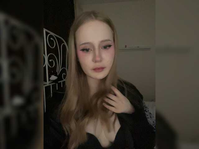 LolaMin's BongaCams show and profile