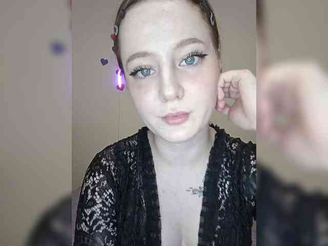LolaMin webcam