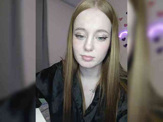 LolaMin webcam