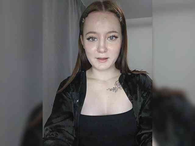 LolaMin webcam