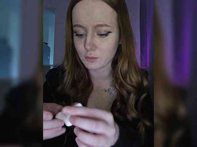 LolaMin webcam