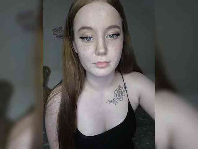 LolaMin webcam