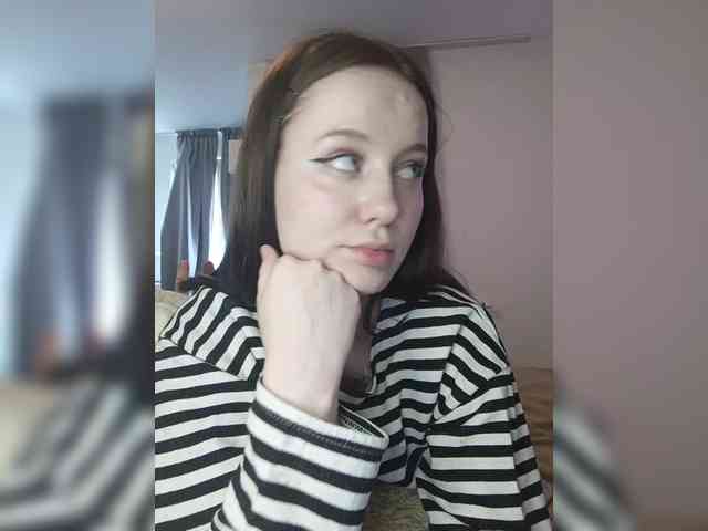 LolaMin webcam