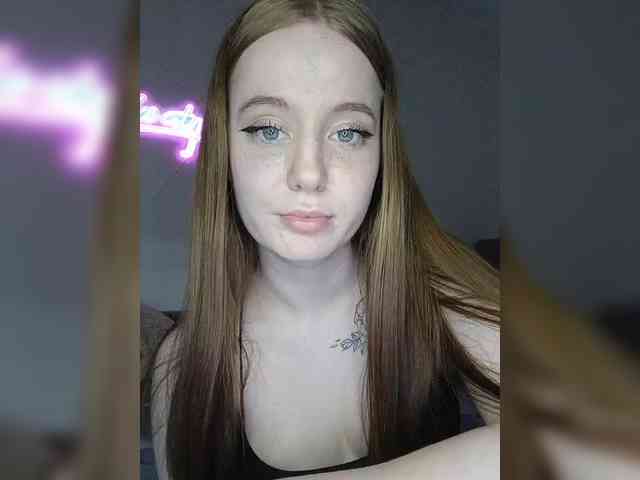 LolaMin webcam