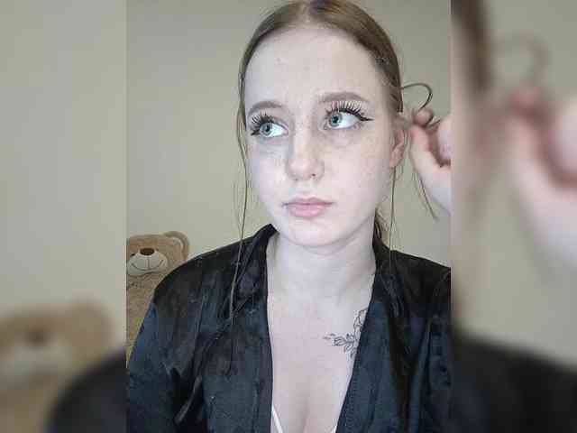 LolaMin webcam