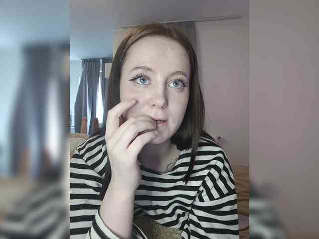 LolaMin webcam