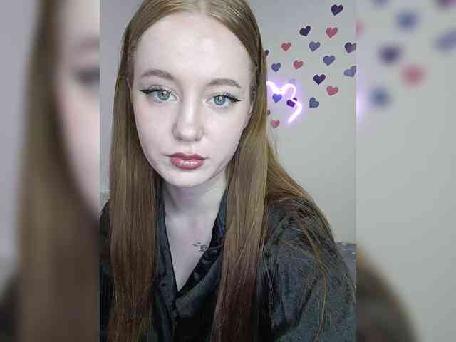 LolaMin webcam