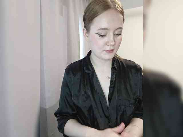 LolaMin webcam