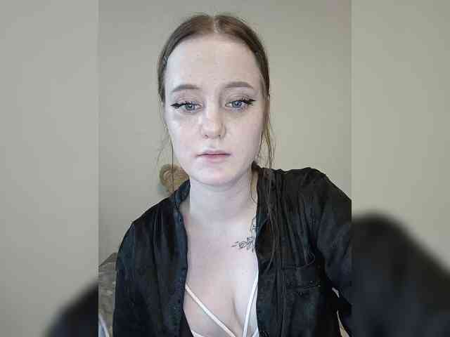 LolaMin webcam