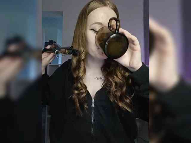 LolaMin webcam
