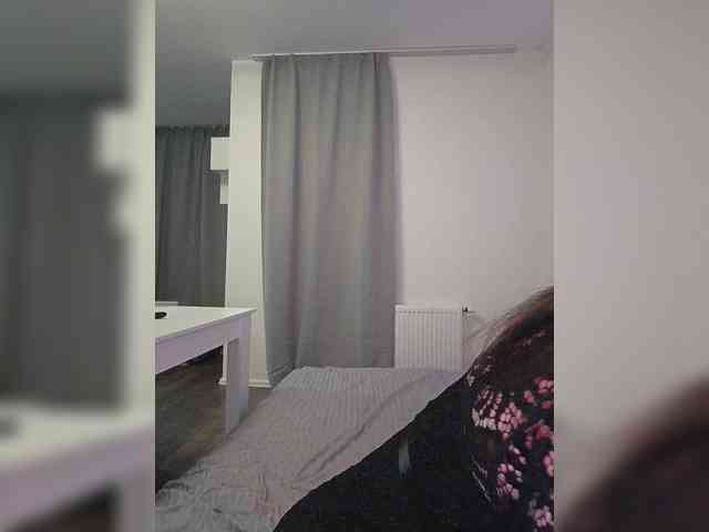 LolaMin webcam