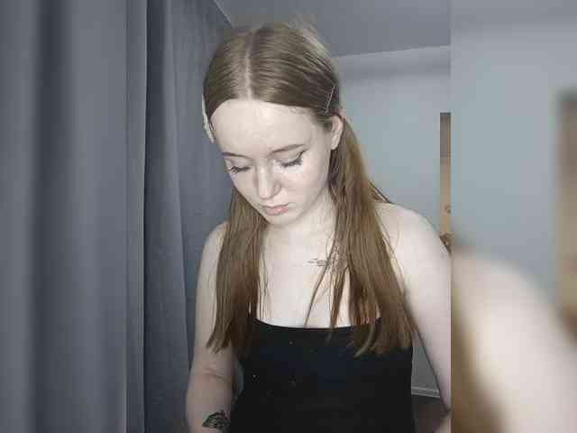 LolaMin webcam