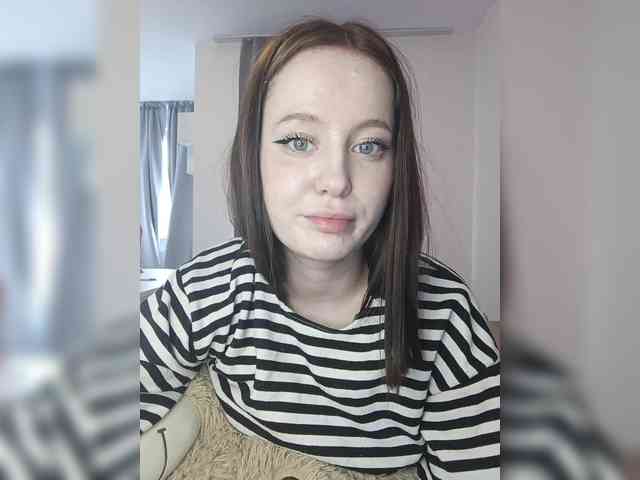 LolaMin webcam