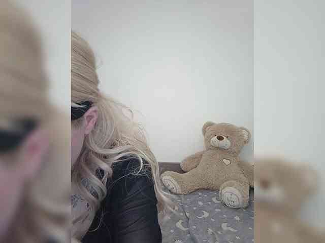 LolaMin webcam