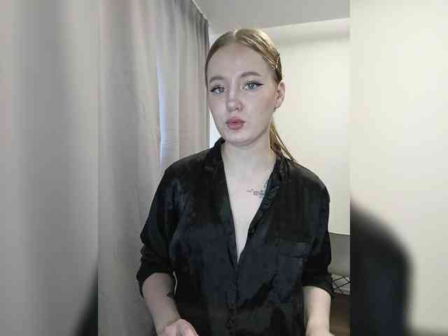 LolaMin webcam