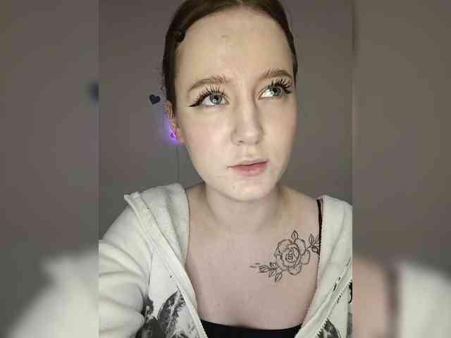 LolaMin webcam