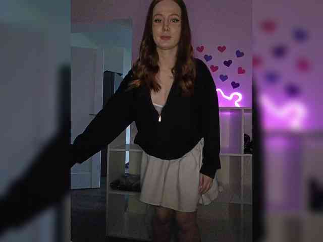LolaMin webcam