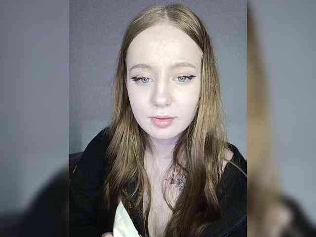 LolaMin webcam