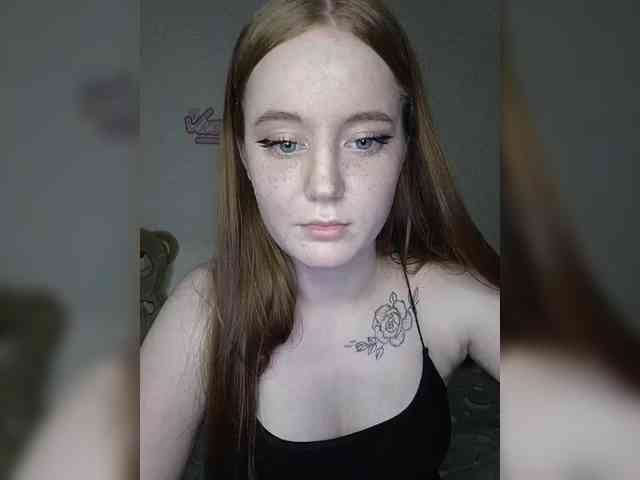 LolaMin webcam