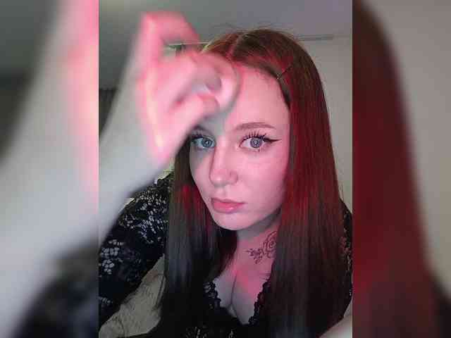 LolaMin webcam