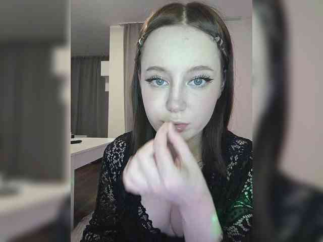 LolaMin webcam