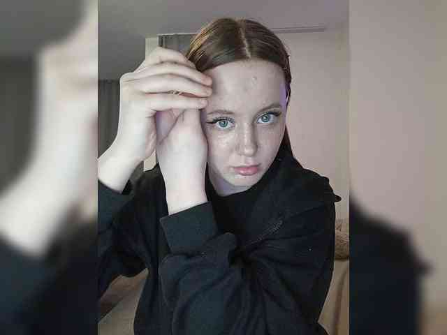 LolaMin webcam