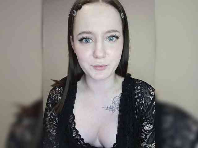 LolaMin webcam