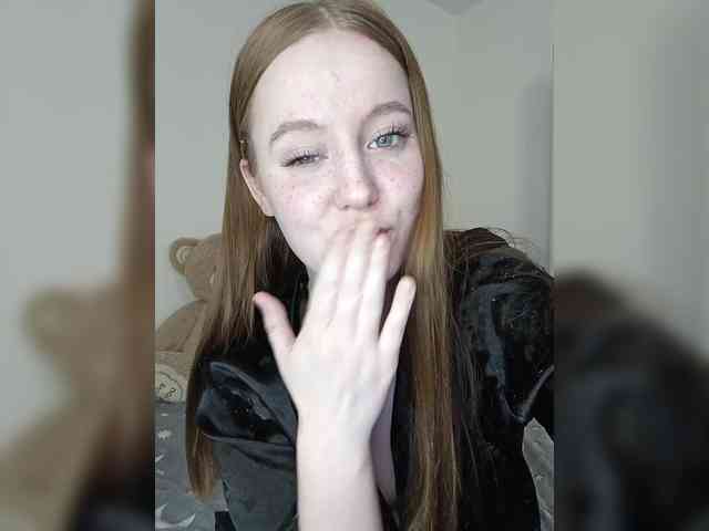 LolaMin webcam