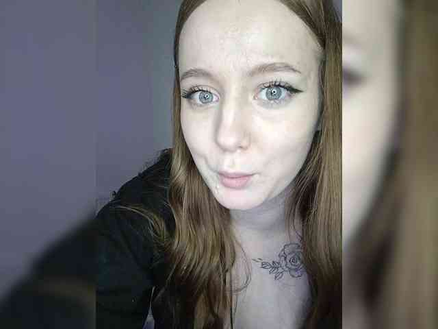 LolaMin webcam