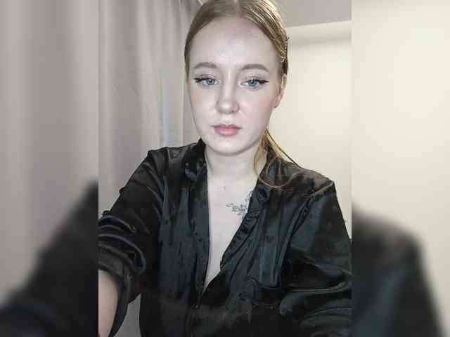 LolaMin webcam