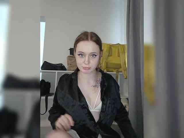 LolaMin webcam