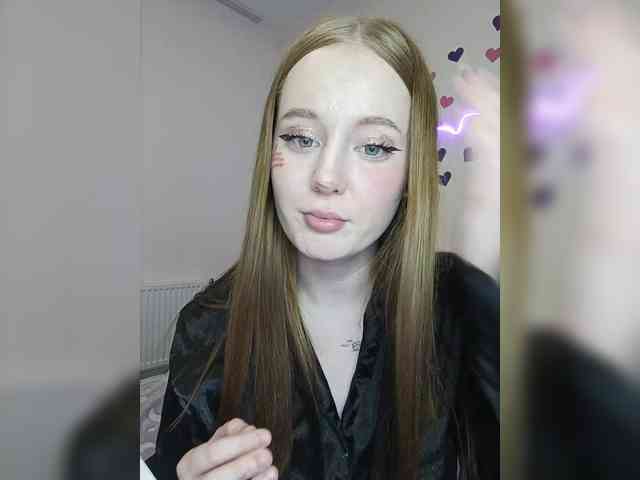 LolaMin webcam