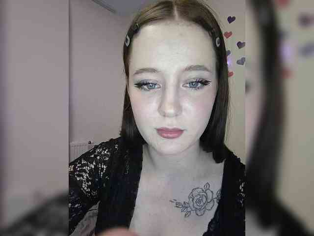 LolaMin webcam
