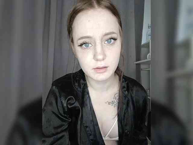 LolaMin webcam