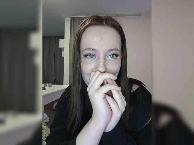 LolaMin webcam
