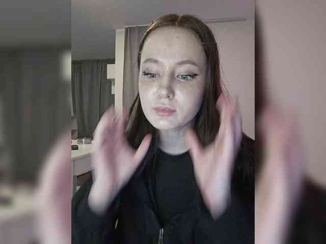 LolaMin webcam